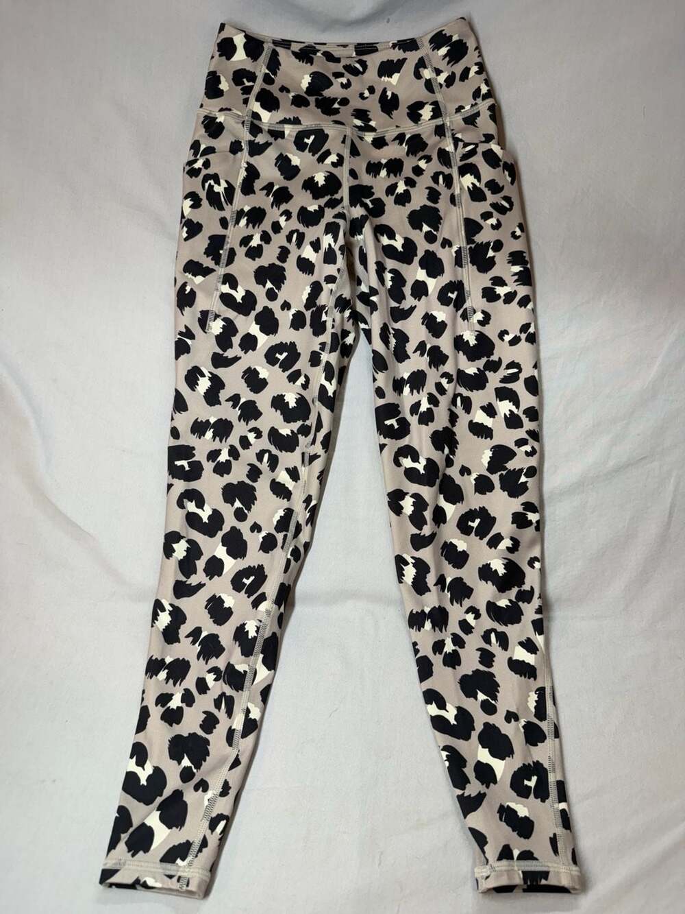 Beach Riot Piper Legging in Spotted Leopard